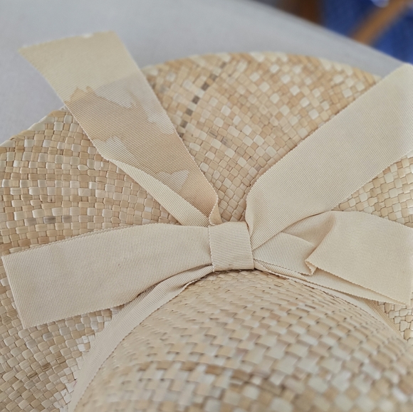 Five beautiful straw hats + hat box! - Picture 12 of 16